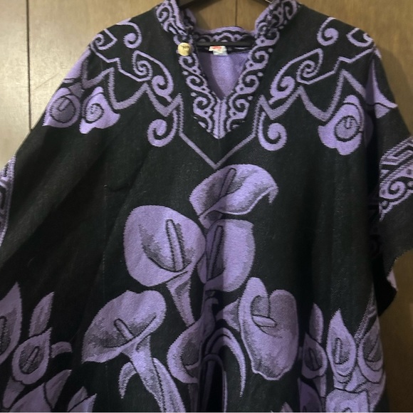 Artesanias San Martin Made in Mexico Purple & Black Women's Poncho Lilies OS - Picture 4 of 12